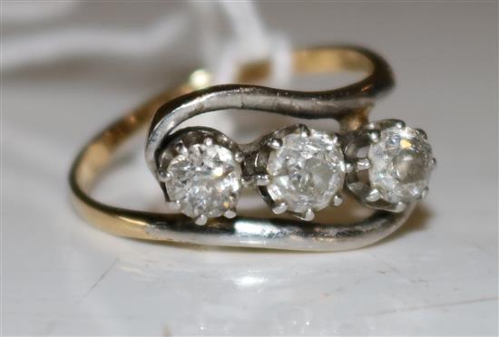 Gold & 3-stone diamond ring